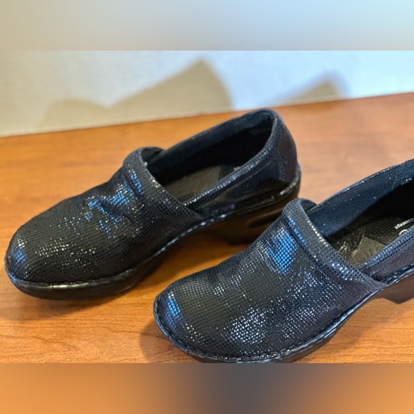 Boc-Born Concept, Shiny Metallic Black Clog  
Never worn. Women’s Size 7 $26 - Picture 2 of 4